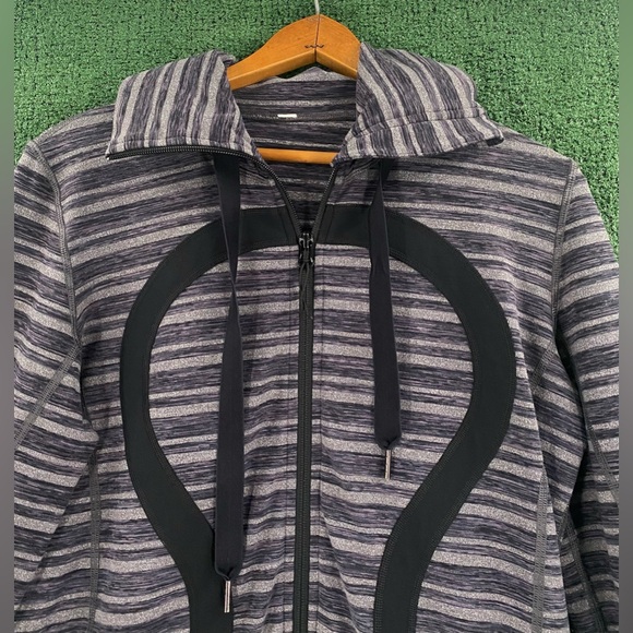 Lululemon Stride Grey Stripe Jacket Women’s Size 10 - Picture 4 of 8